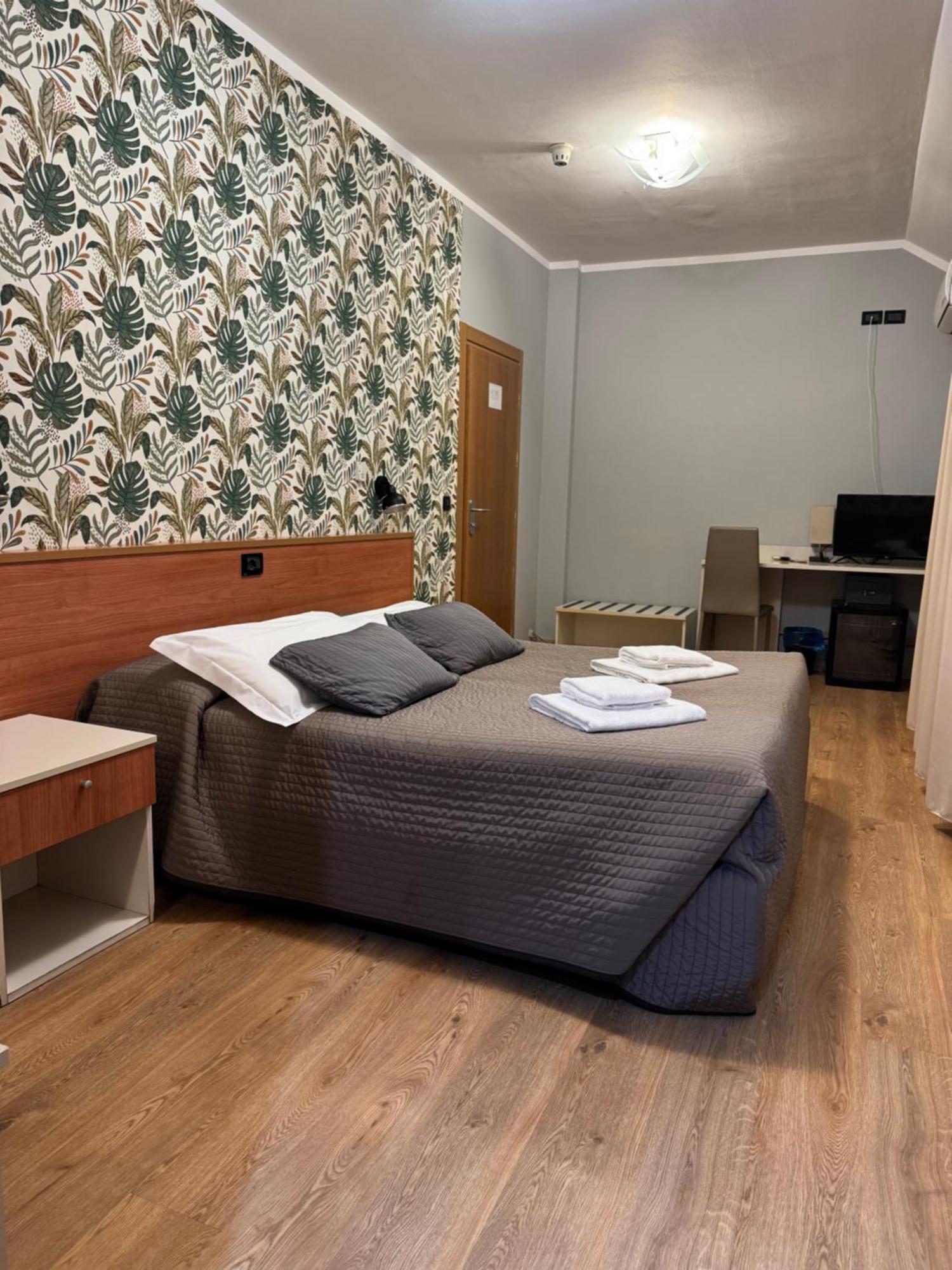 Hotel Delle Rose Местре Экстерьер фото